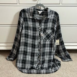 Terra & Sky Women's Plus Size Button
Woven Top